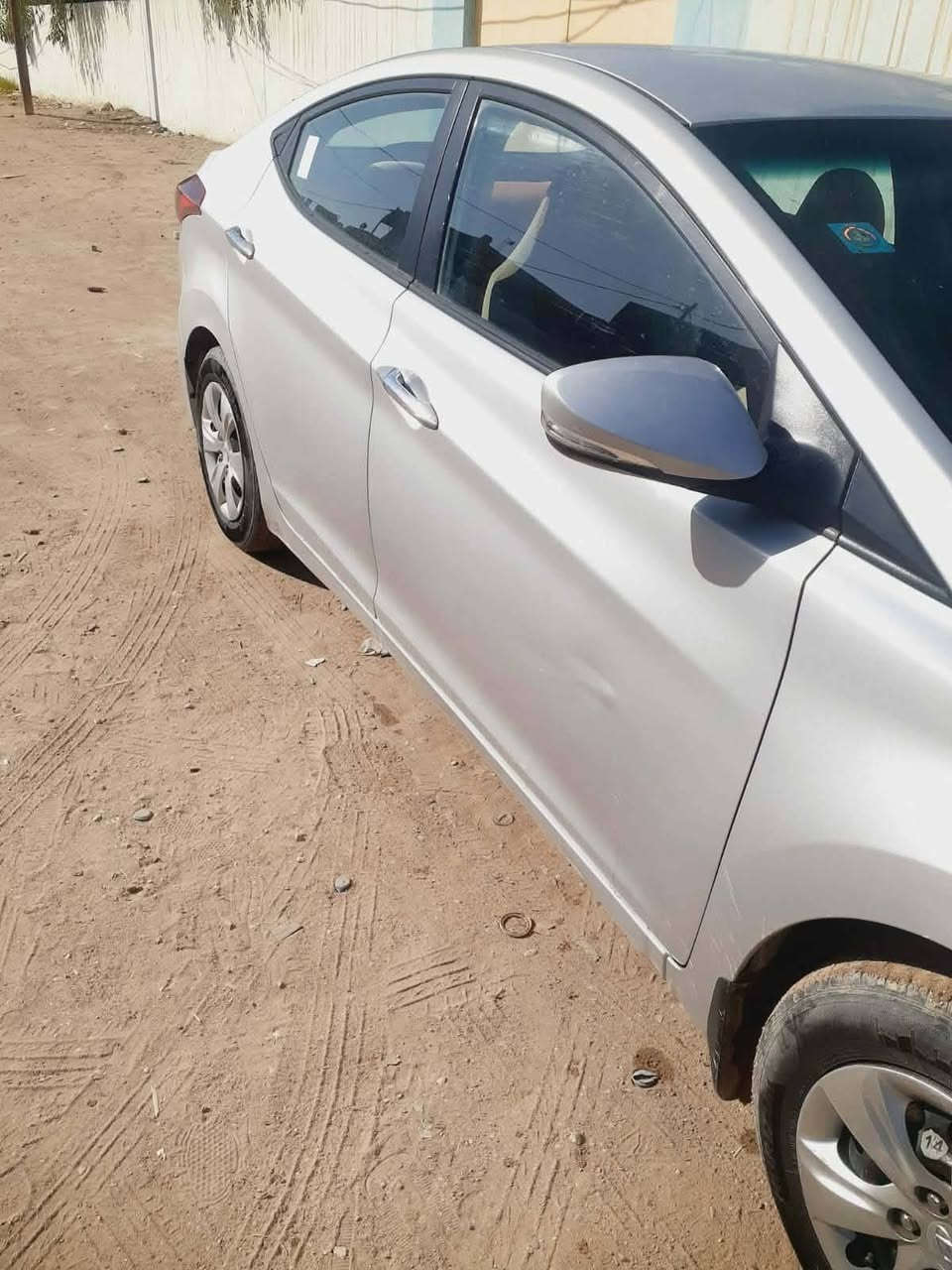 سلام عليكم النتره للبيع مديل ١٦ جاهزه كير ومحرك وحداديه وتبريد وتايرات بيه ٣ قطع بدون دواخل السياره بسمي المكان نجف مناذره السعر ١٠٧وبيه مجال ***********
