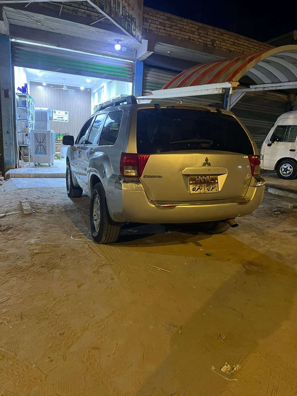 سلام عليكم 
سيارة باجيرو موديل 2004 
 كفالة من الضربة *********** مكاني ناصرية سوك الشيوخ
