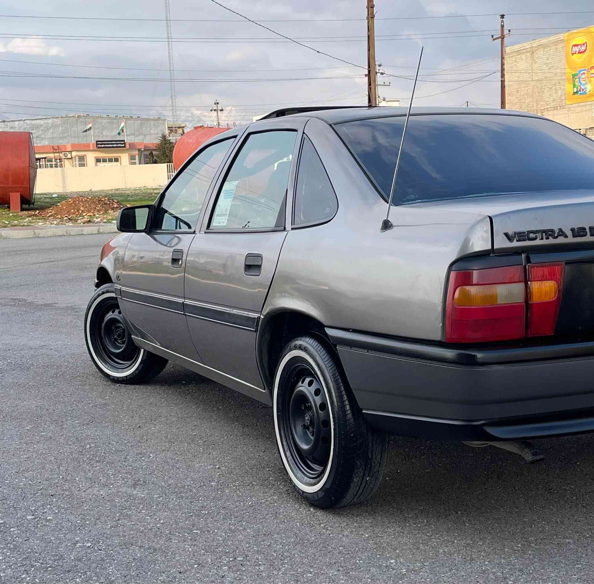 ئوپل موديل١٩٩١
مةكينه ١٦ قايش پان
پاوةر
گيرو مةكينه بةشةرت
توندو تول 
چوار تاو ويلي لوك
خايسي نيه و  دو سةرة دةبلةكاني دواي چاكراوون
دوو پارچةي بوياغة بي دةعم و  ليدران
موس و برانةووة بةشةرت
كارةباي مةزبوته هةموي بةشةرت
لايت زينون
سلايته
گةرميي بةشةرت
بةردةگا و  دةشبول لوك
كامل گاعي كراووة
سةيارةكة لة رسم چونه و  لةبةو چاويش وا جوانه
سعري18 $
*********** بشدار, السليمانية
