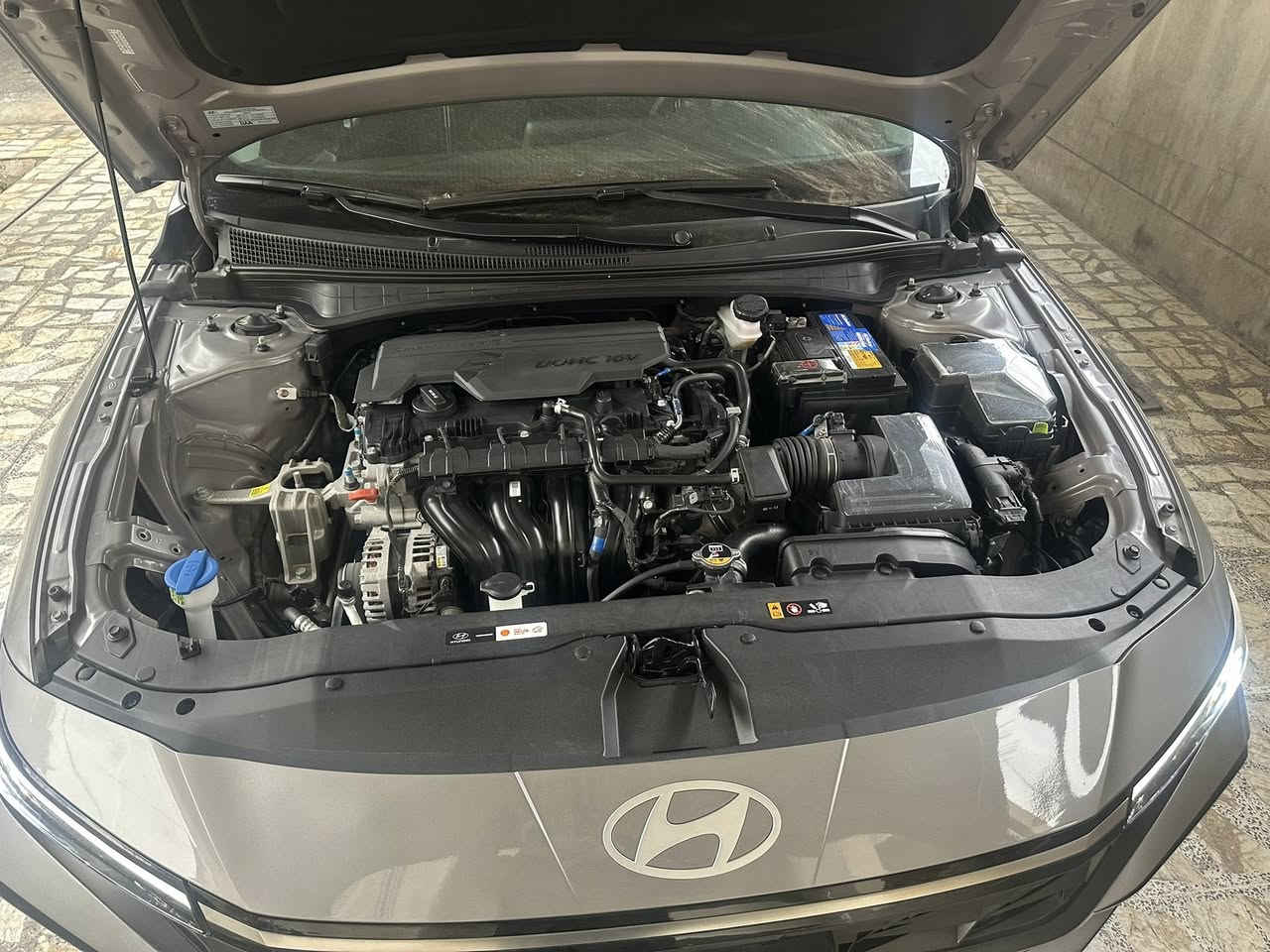 هونداي الانترا دخول جديد موديل 24 الحادث كما موضح بالصور للاستفسار عن السعر الاتصال ع الرقم ***********او ماسنجر او واتساب السياره ماشيه الف ميل
