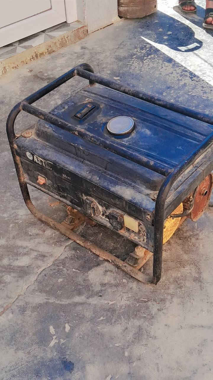 مولد 2:5 للبيع شغال كل شيء ما بيه
***********
