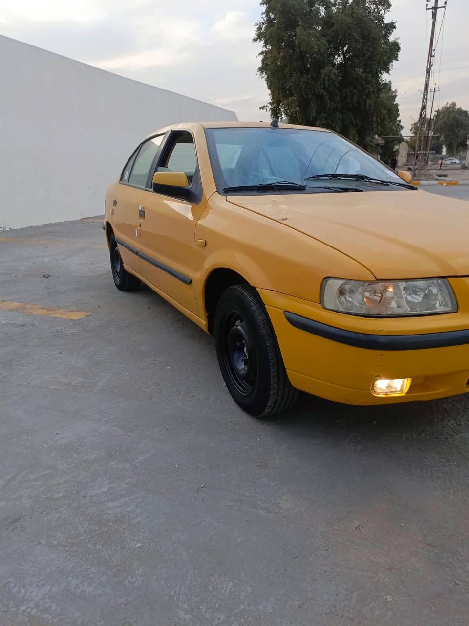 السلام عليكم سمند موديل 12 مكفولة ما عدة بيها جاملغ صبغ هيئة مصفرة سنوية ل 27 السعر 39 العنوان بغداد الرقم ***********
