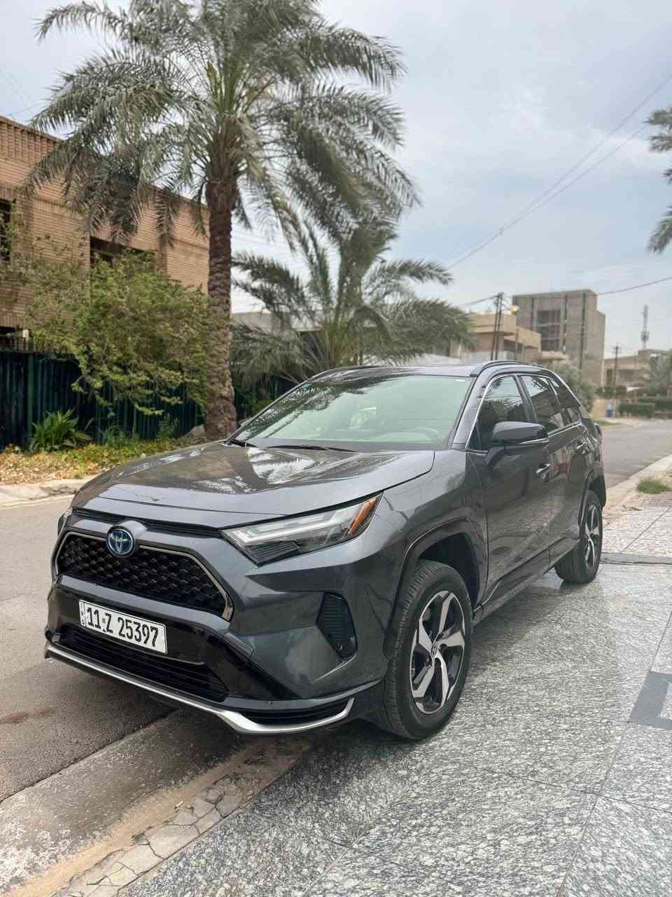 Toyta rav4 hybrid prim Se Plug-in 2023
راف فور برايم هايبرد بلك ان ٢٠٢٣ 
‎بلك ان) يعني يعني تكدر تشحنها )
على كهرباء البيت بيها 3 انظمه قياده 
‎ يعني تخليها ع الشحن مثل التسلا وتمشي بيها مسافة ٨٠ كيلو فول كهرباء بسرعه مفتوحه ومن يخلص الشحن  يشتغل الهايبرد والبانزين 

‎ماتتقارن بلهايبرد العادي لان اذا يوميه تشحن التفويله بانزين تكفيك ٤أشهر
1سلايد 2تدفئة+تبريد بالكشنات 3رادارت 4صندوك كهرباء ، بعد بيها مواصفات 
حادث السيارة ضربات متفرقة بصفحة السايق وعكس السايق صبغت صفحتين لتوحيد اللون ايرباك برده فقط 

‎ ماشية30 الف مايل 

‎  رقم بغداد بسمي تحويل مباشر 
 
السعر 205
*********** 

مكان السيارة بغداد / حي الجامعة
