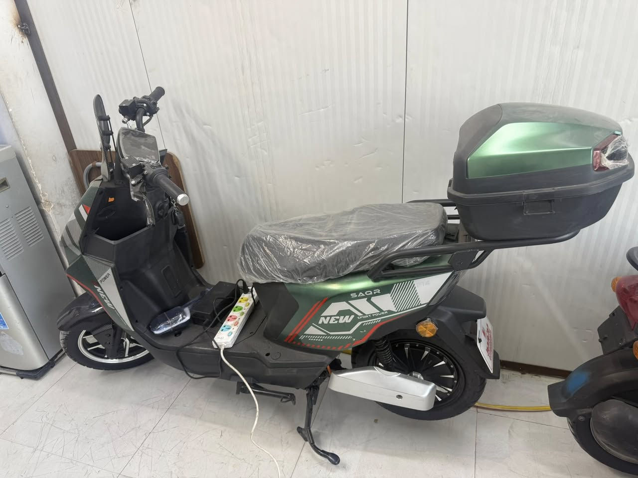 دراجه شحن لبيع تمشي 75كيلو متر بطاريه كبيره 
شحن 6ساعات لستفسار ***********
