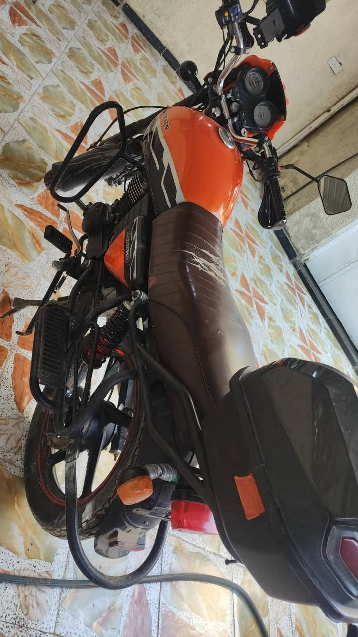 اسلام عليكم دراجه دايوان ٢٣
مرقم بغداد باقي بس عل ستلام الوحات 
الدراجه خير من الله وبرغي ما مفتوح بيه غير بس الباتري مبدل  لئن شادله لايت قوي  للستفسار الاتصال 
***********
