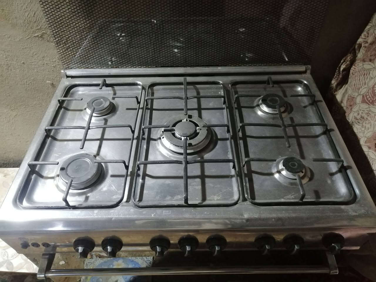 للبيع طباخ مصري شرط الشغل على الفحص نجف قرب قرية الغدير على شارع المطار السعر ٢٠٠ وبيه مجال ***********
