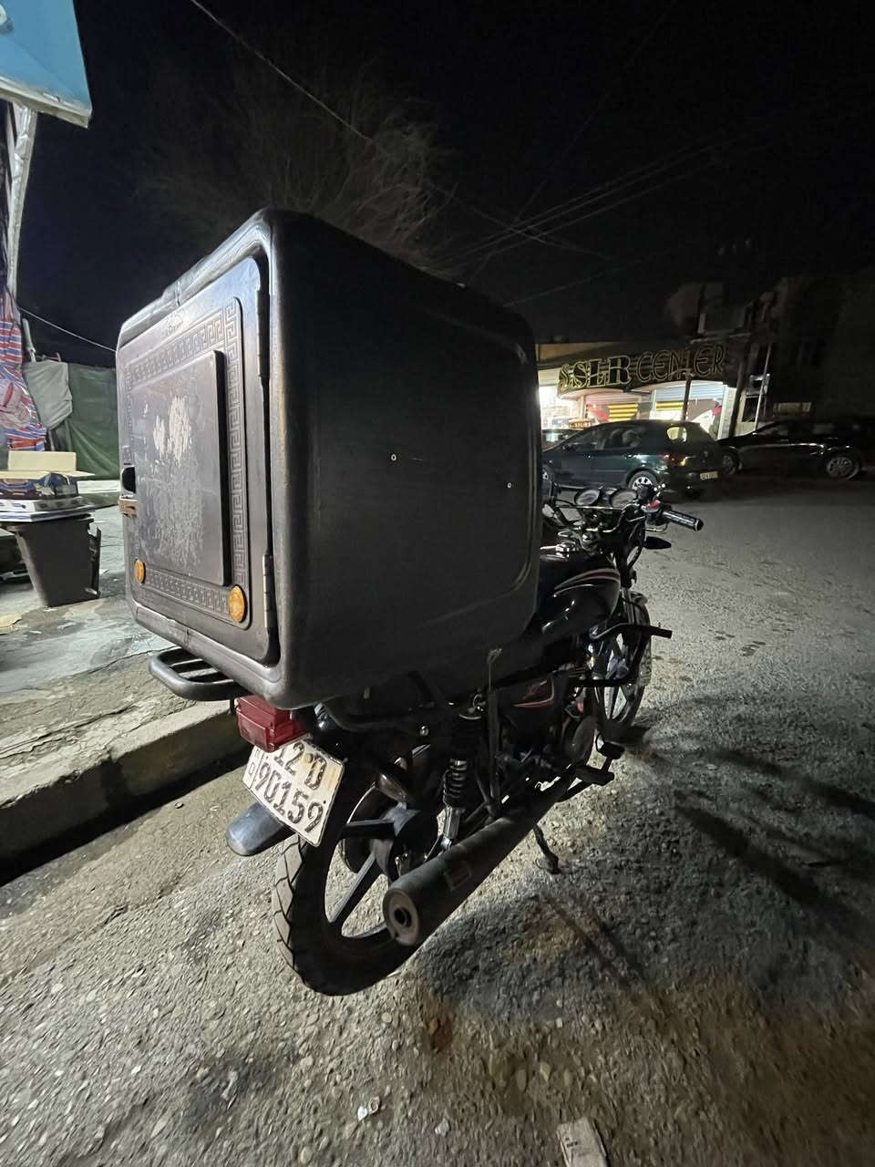 شباب دراجه للبيع
شايننك موديل 23 
ماطور نضيف بي اشويه نقوصات بسيطه 
السعر 1650 وبي مجال للطيبين
*********** خط
*********** واتساب 
مكاني المهندسين
