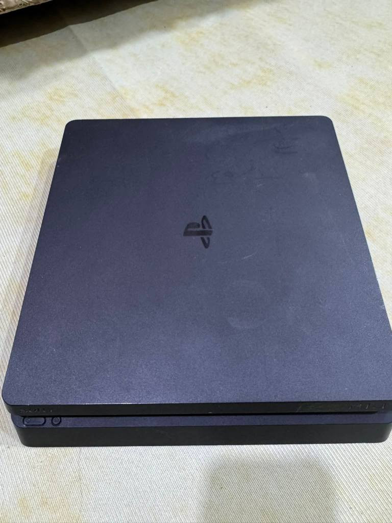 بلي فور سلم بي ضمان لا عطلان ولا مصلح سعره 165 الف 
وياه جوستكين وكارتونه وكيبلات التشغيل وشاحنات للجوستك 
العنوان ميسان المچبس 
***********
*********** عمارة, ميسان
