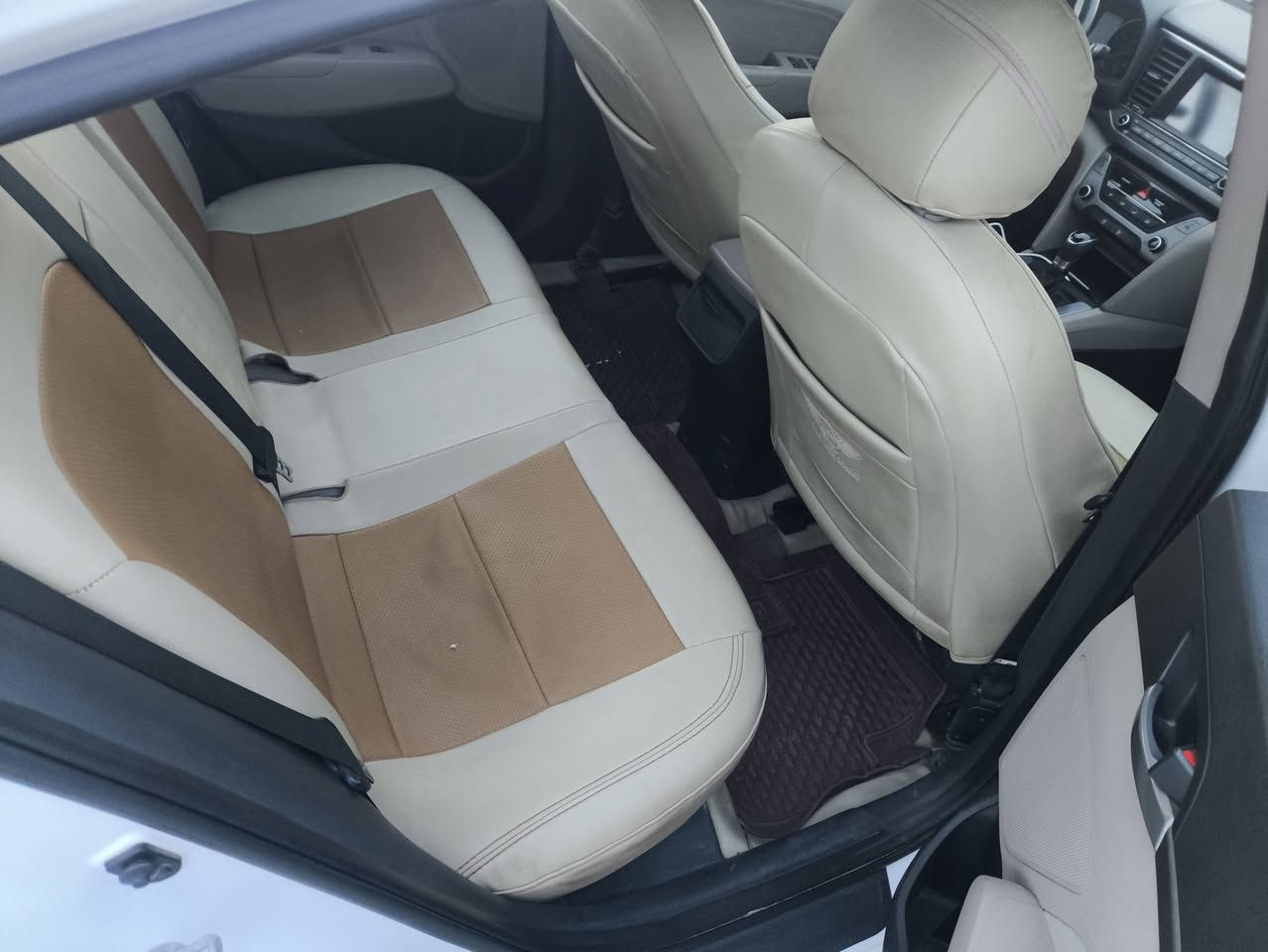 السلام عليكم
هونداي النترا 2017 وارد امريكي محرك 2000 دوش حره تحويل مباشر حادثه بنيد فقط بدون ضرر داخلي مواصفات شاشه كبيره كامره دواره بلاجكتور ويل كب  تحكم استيرن فول داخل لونين ثلاث انضمه قياده السياره  جديد ماشيه 47 الف حقيقي  للتستفسار *********** مكاني ناصريه
