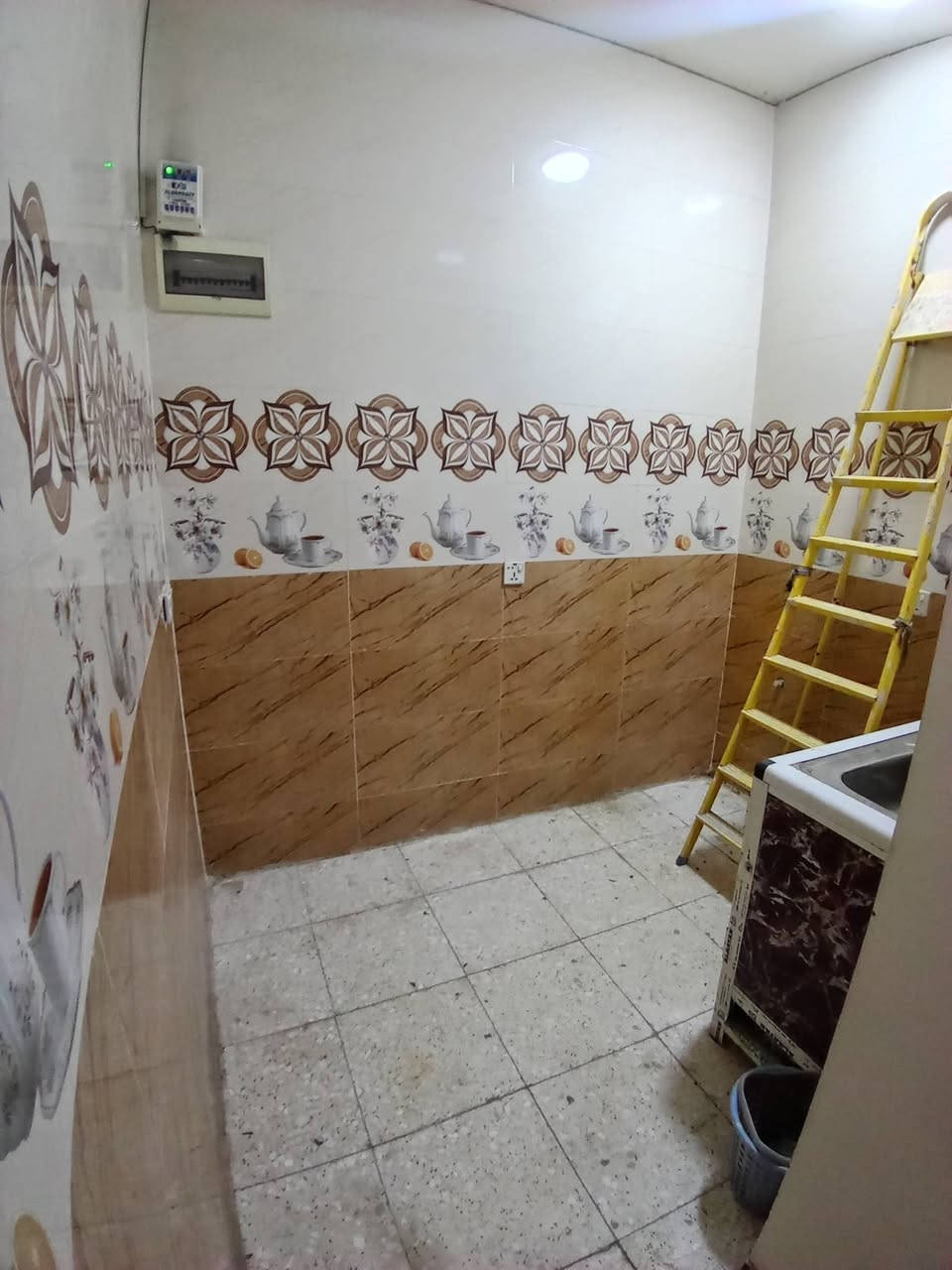 السلام عليكم ورحمة الله وبركاته
يوجد شقه للاجار طابق اول تحتوي على غرفه وصاله العنوان الاعظمية مقابل مستشفى النعمان للاستفسار الاتصال على الرقم ***********.
