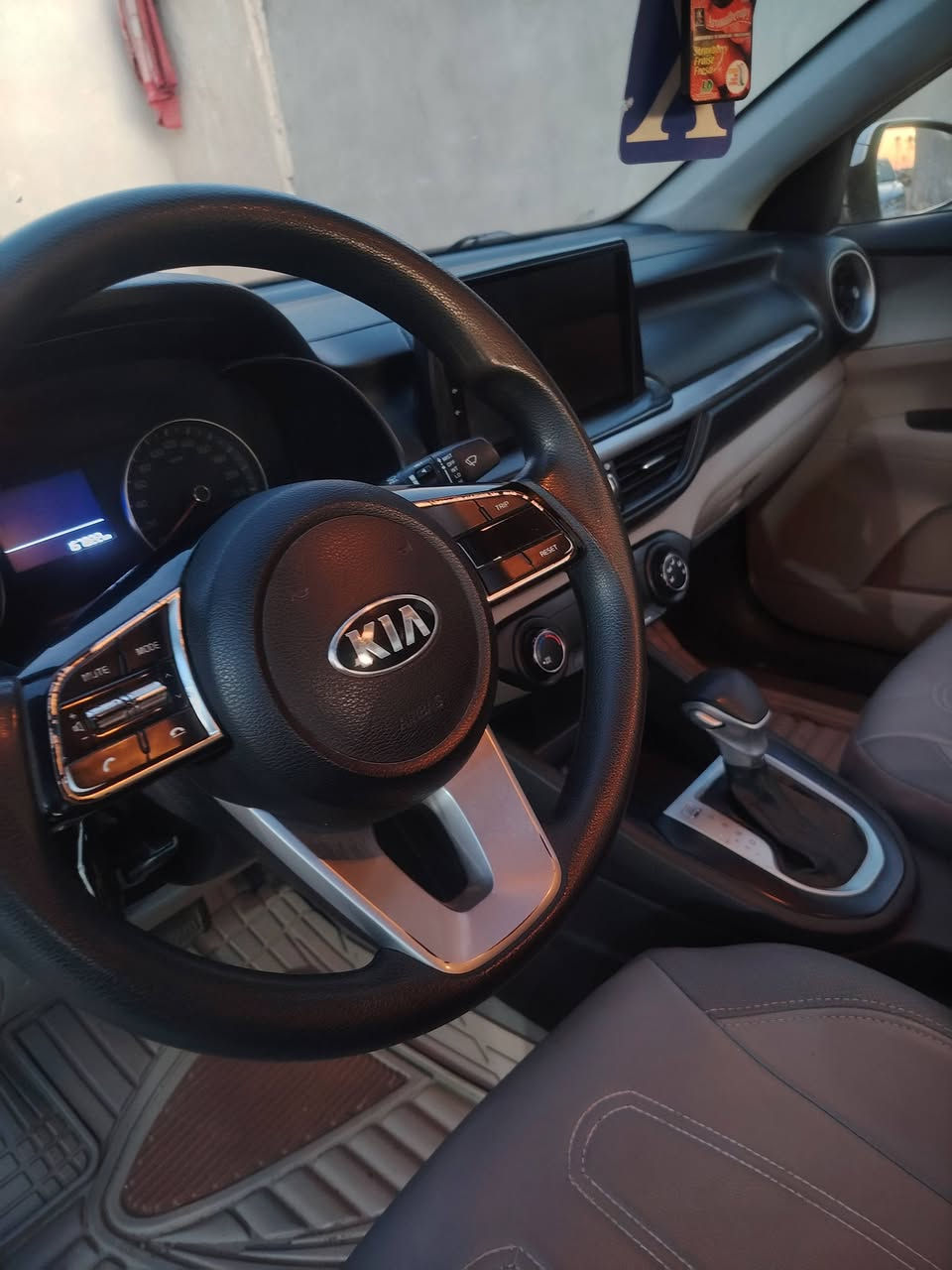 السلام عليكم سيراتو 21 خليجي مكفوله من الضربه والصبغ بارد فقط محرك ١٦٠٠ رقم بغداد انكليزي جاهزه من كلشي مكانه ديوانيه ***********
