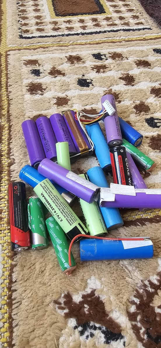 بطاريات ليثيوم مال مكانس كهربائيه مفصخه كلهه كلهن جدد غير مستخدمات مع بطاريات متنوعه وبطاريات مستعمله 
السعر ٧٥ مع التوصيل


**إذا كنت صاحب هذا الإعلان وتريد حذفه لأي سبب، رجاءا أرسل رسالة إلى الدعم الفني**