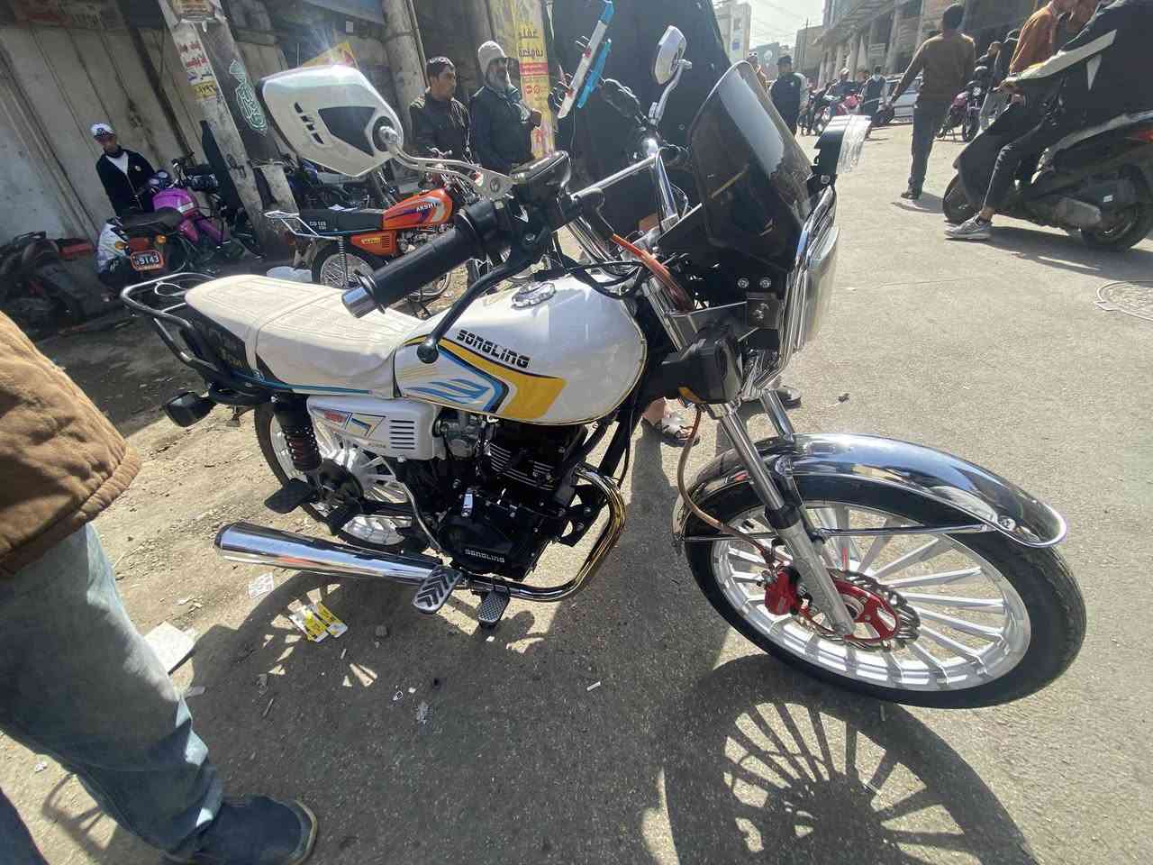 سونلك موديل 26 مكينه 200 سودة اوراق كفاله عامه
صالنصه الاصليه موجوده نقصها فقط بك لايت 

رايدها ب700 قفل 

مكاني بغداد الاعظميه

***********
