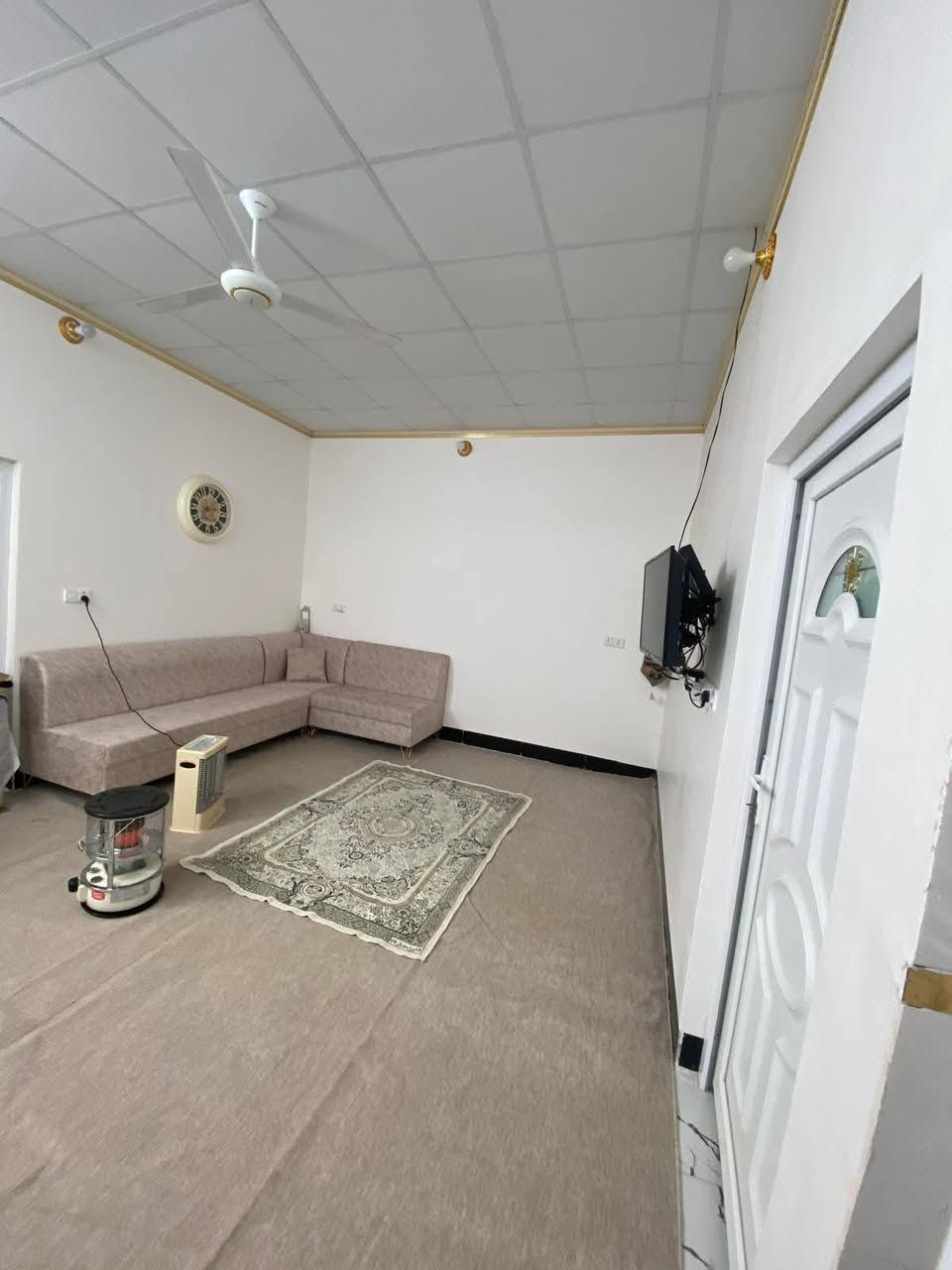 بسم الله الرحمن الرحيم
السلام عليكم ورحمة الله وبركاته
يعلن مكتب علي الصميدعي للاستثمار العقاري
عن توفر دار للبيع المساحة ٢٠٠ متر مربع الموقع حي الشرطة قرب جامع النور بناء حديث طابق ونصف
يحتوي الطابق الأول على استقبال ٦* ٤ ومطبخ ٤ *٤ مع مجمع درج ٧ *٤ وغرفتين نوم مساحة كل غرفة ٥ *٤ مع منور وصحيات داخليه وخارجية
الطابق الثاني يحتوي على غرفة مع بيتونة ٠
علماً جميع ارضية الدار سيراميك وسقوف وابواب وشبابيك بلاستك تركي والمنطقة تحتوي على كافة الخدمات ماء اسالة كهرباء انارة مجاري تبليط ٠٠٠ للاستفسار عن السعر وباقي التفاصيل الاتصال على الارقام التالية او مراسلة الصفحة :
📞 *********** متوفر واتس اب
📞 *********** متوفر واتس اب
او زيارة مكتب علي الصميدعي للعقار الكائن في ديالى ٠ جلولاء ٠ حي الشهداء ٠ مقابل اتحاد شباب جلولاء ٠ ودائرة التقاعد ٠
