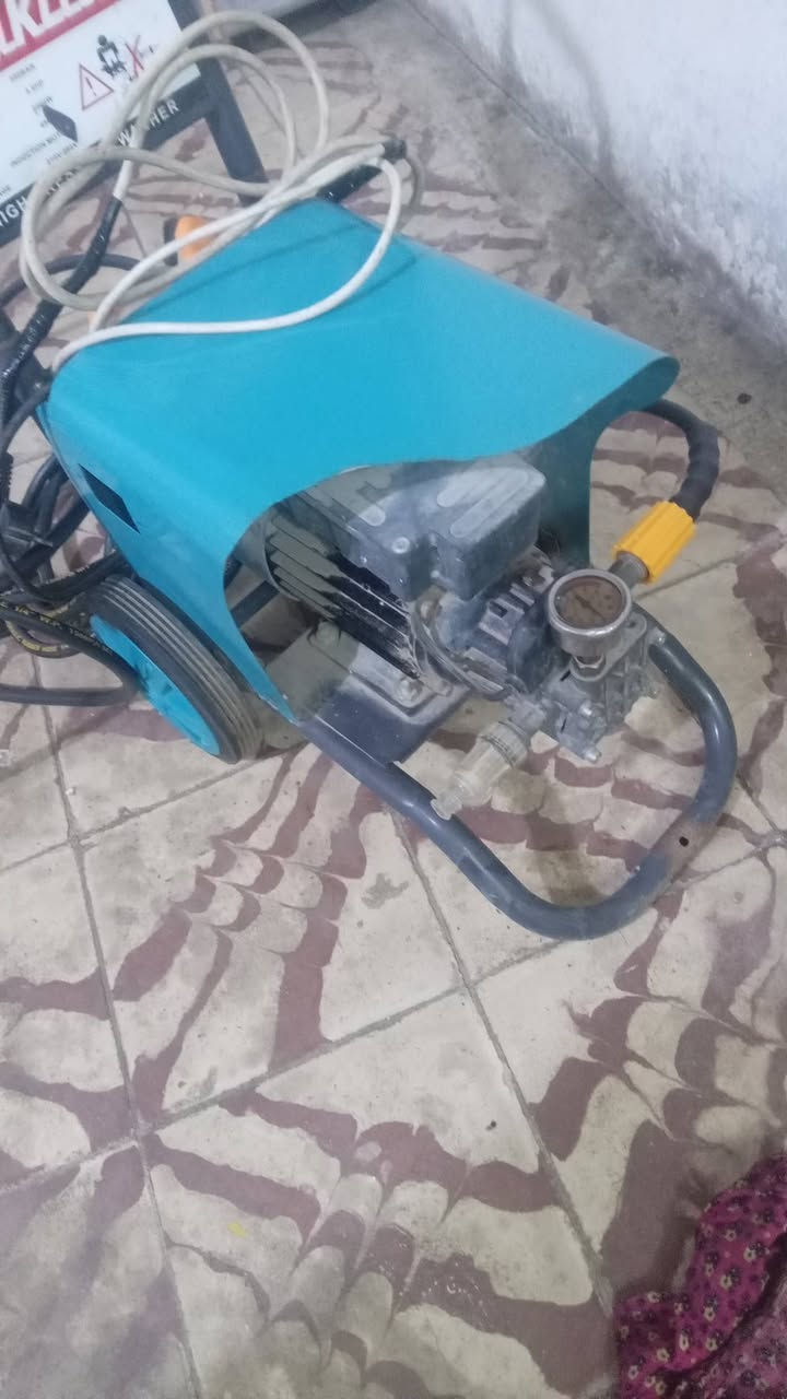السلام عليكم فارة غسل نضيفة جدأ  استخدم قليل اخت الجديدة كاملة سعرها 135 وبيها مجال مكاني بغداد مدينة الصدر 
***********
