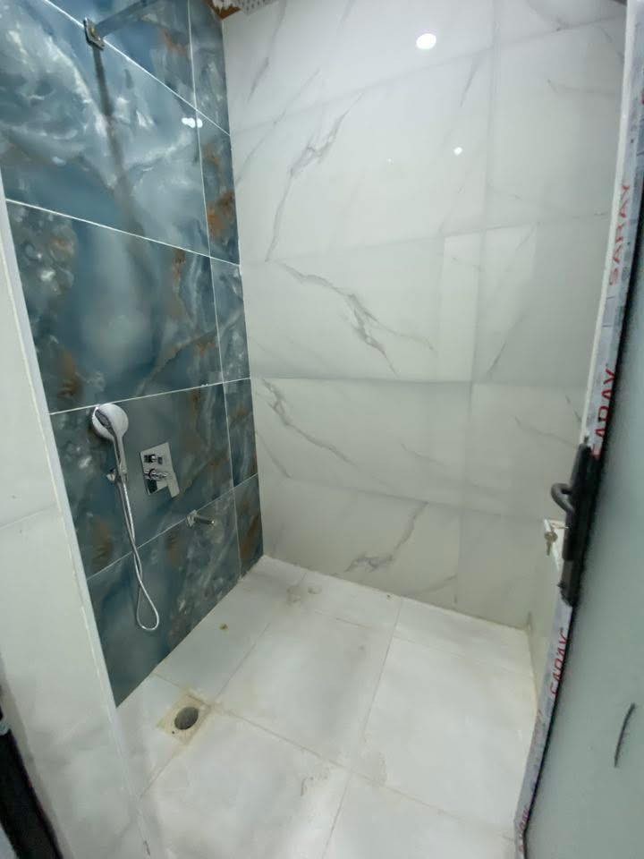 🏠اعلان اعلان
دار للبيع
موقع مميز
~~~~~~~~~~~
📄طابو ملك صرف
🧱بناء درجه اولى
~~~~~~~~~~~
سقف مغربي ✔️
واجهة فلين✔️
نظام تبريد مركزي✔️
~~~~~~~~~~~~
راحه بال✔️
استقرار✔️
هدوء✔️
~~~~~~~~~~~~
📐المساحه:-150م
📐الواجهة :-7.5م
~~~~~~~~~~~
📍الموقع :حي المعلمين
قرب زقاء اليمامه
~~~~~~~~~~~
💸السعر :-علق ب(تم) يوصلك السعر مناسب 
~~~~~~~~~~~
الطابق الاول  يحتوي:-
كراج +استقبال +هول+مطبخ بارد
مطبخ حار+غرفتين نوم+صحيات
~~~~~~~~~~~
الطابق الثاني يحتوي على:-
هول +صحيات +3غرف نوم
~~~~~~~~~~~
للاستفسار اكثر الاتصال على
***********📱
~~~~~~~~~~~
نستقبل جميع العروض 
🏠السكنيه  🏛️التجاريه
