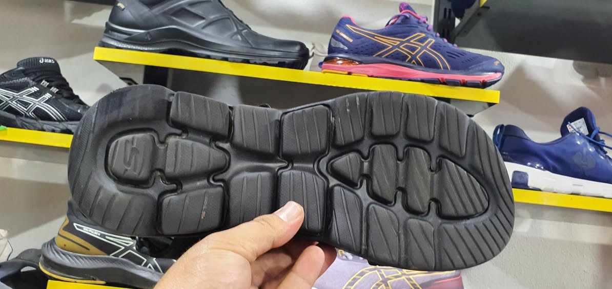 ماركة SKECHERS شرط اورجينال 
طبي ١٠٠ / ١٠٠
قياس ٤٥ 
طول القدم ٢٩
يوجد توصيل


**إذا كنت صاحب هذا الإعلان وتريد حذفه لأي سبب، رجاءا أرسل رسالة إلى الدعم الفني**