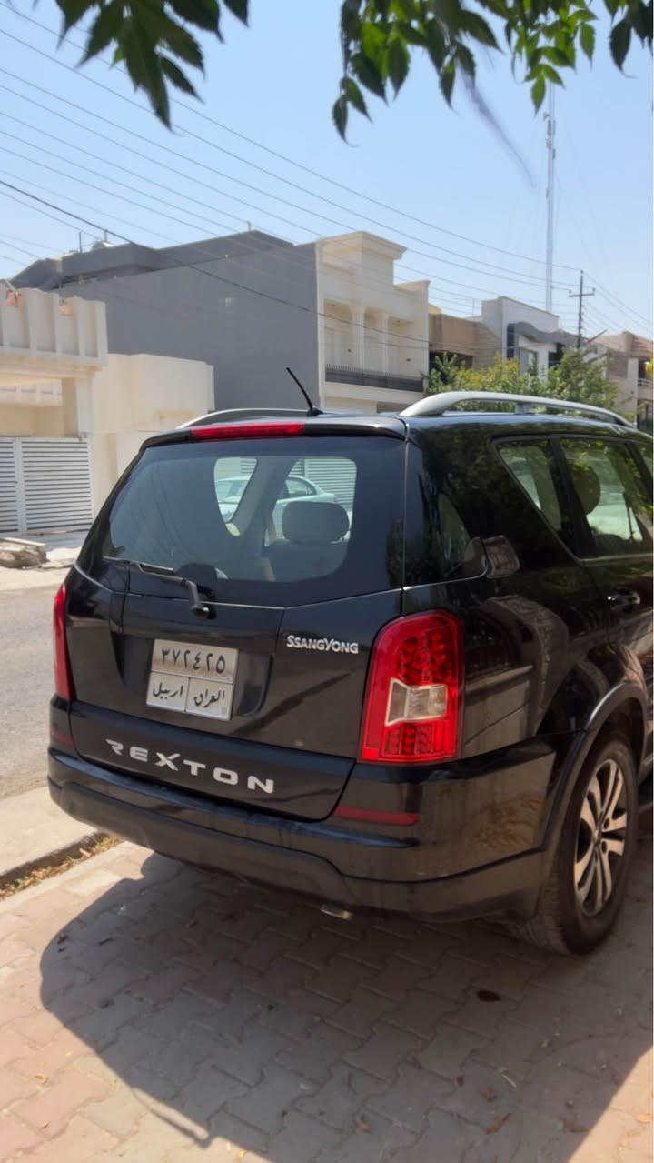 سانگیۆنگ ریکستۆن ٢٠١٥ فوول مواسەفات ماشاللەی دەوێت لە جوانی 
٣ رێز کوشین
مەکینە گەورەی شەش پستۆن
کوشین جلد و گەرم
تەبرید مەرکەزیە و زۆر موریحە 
سەیارەکە تەنها دوو دەست بووە و سەنەوی بەسەر چووە
هیچ سبوغی نیە تەنها هەندەک جێی ساردە کوتە
گێڕ و مەکینە و تەبرید بە شەرت و بێ عەیب
غەرامەی ٣٠٠ هەزاری لەسەرە دوای مەعامە دەگەرینمەوە
نرخی ١٠٨ وەرەقەو مەجالەکی کەم
*********** واتساب أربيل, العراق
