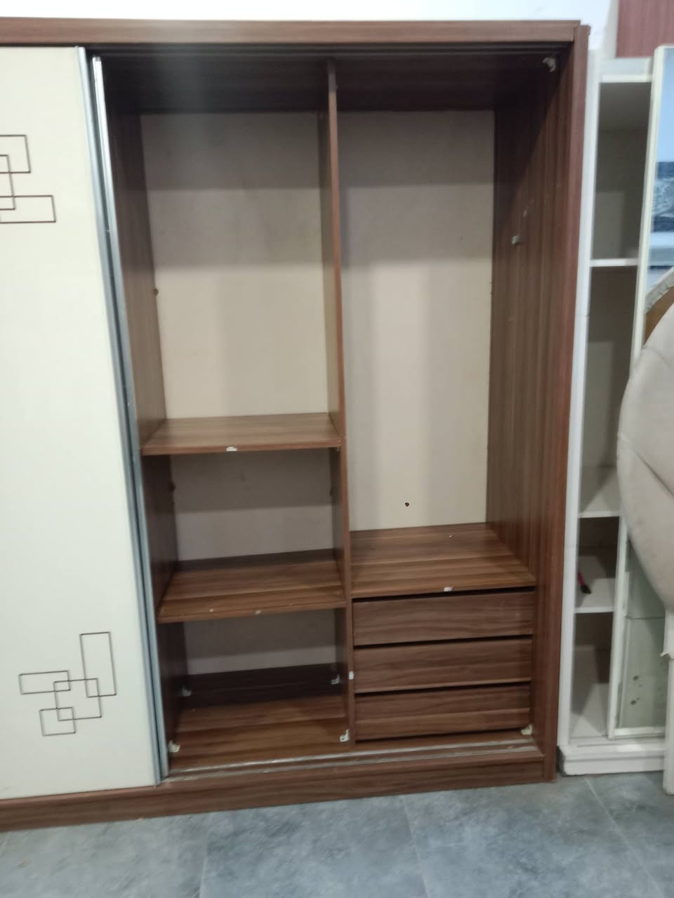 غرفة نوم للبيع 5 قطع مع شد ونقل ودوشك سعر 300 للتواصل ***********
