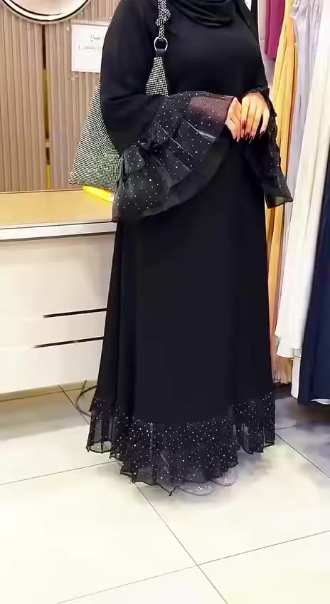 عباية بهالهيبة والسواد ميتكرر 🖤
أناقة هادئة بتفاصيل راقية ♣️
عباية خامة القماش كريب فاخر ولمسة شيفون منقط بستراس تخلي الإطلالة ملكية بكل خطوة 👑😍 

القياسات / S / M / L / XL / XXL / XXXL / 

السعر  35 الف 
🚘يوجد خدمة توصيل لجميع محافظات العراق ٤ الاف🚘


**إذا كنت صاحب هذا الإعلان وتريد حذفه لأي سبب، رجاءا أرسل رسالة إلى الدعم الفني**