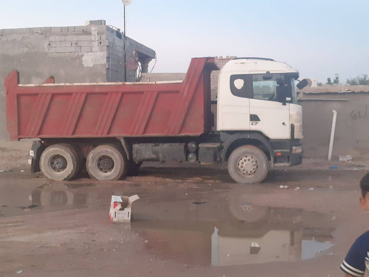 السلام عليكم سكانيا موديل 97 رقم بصره سنويه بعد بيها 
6 شهر مجموعه 97 وصط 19 // 28  محرك انجكتر نضيف 
كير 900 تايرات 22 بيها زوجين نص عمر ولباقي جدد 
كهربائيات كلها شغاله   مامتواجد عل فيس مكان السياره البصره الزبير انتصل عل رقم مامتواجد عل فيس ***********.
