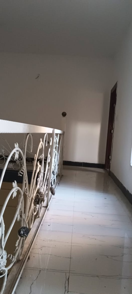 الدار للايجار المساحه 200م طابقين 4نوم صاله مطبخ كليدور مجمع صحيات فوك وجوه حي الصحه خلف المسبح السندباد قريب الشارع جداا مبلغ الايجار 500 للاستفسار ***********
