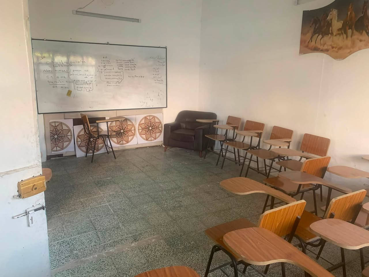 معهد للبيع بشكل كامل
وهاي غراضه وصور المعهد 

غراض معهد كامله للبيع 

مساطب خارجيه عدد 3 

مقاعد دراسيه نظيفه عدد 80 

سبورات بيضاء استخدام قليل 

ميز مكتبي   

كرسي دوار 

تارتان اخضر 5*4 

سبلت داخي 

ميز مكتبي عدد 2 

طابعه عدد 1 

منظومة كاميرات 

المعهد ينباع بشكل كامل ب5 مليون 

***********
