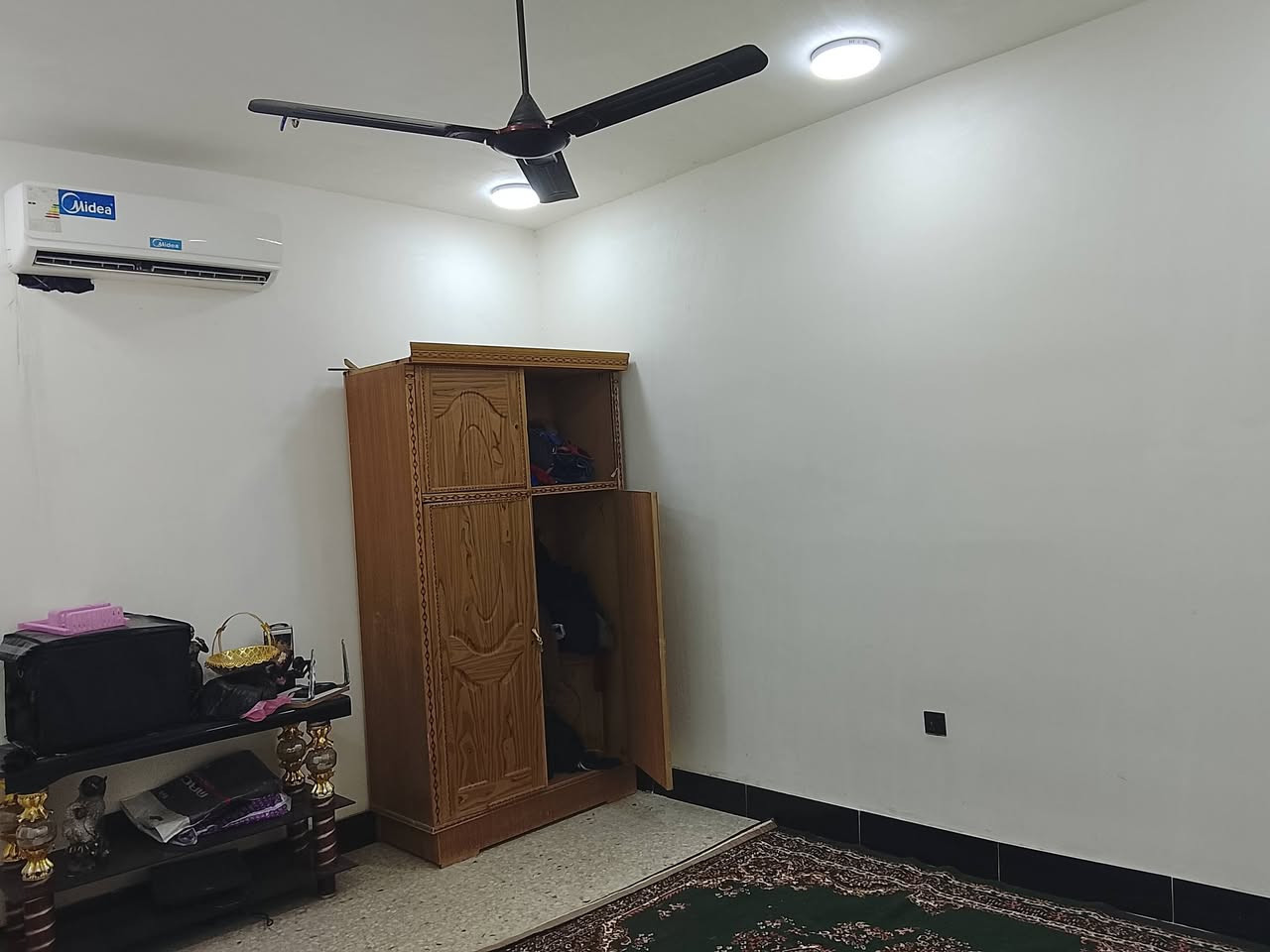 بيت للبيع 200م بغداد الحسينية بداية مسقط قريب ع شارع
مطلوب قرض اسكان 20مليون سعر البيت 90 
يرهم مقدمة وكل شهر 500 
رقم صاحب الدار *********** واتساب
