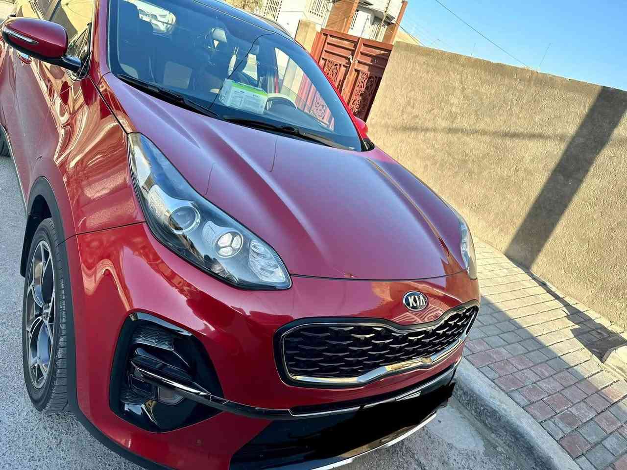 سلام عليكم
سبورتج 2020 خليجي للبيع لون مميز ماروني 
سيارة جيتي لاين فول مواصفات 
. تحكمات ستيرن كامل 
. شاشة 
بانوراما 
. كاميرا 
. كروز سرعة 
وبعد هواي مواصفات جيتي لاين معروفة 
سيارة عليها ادامة كاملة 
تخم تاير جديد 
سيارة مابيها نقص ابداً شغل واطلع 
سيارة كفالة عامة من كلشي من بارد وصبغ وتكحيل 
مكان ديوانية 
  ***********
اتصل وبيك خير وتدلل
