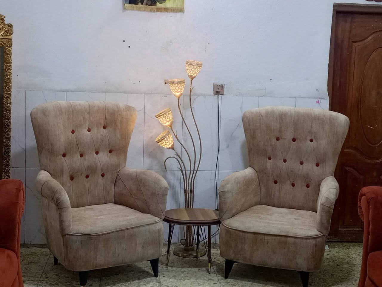 تخم تكمه نظيف جدا 8مقاعد ب200الف وبي مجال المكان الوشاش *********** يوجد توصيل بكروة  يوجد واتس اب
