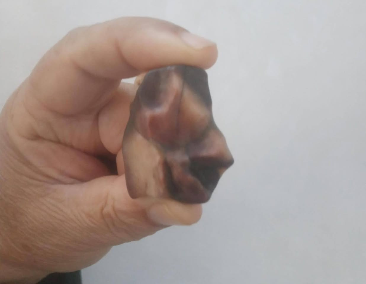 السلام عليكم انشر لكم حجرتين قديمه فلا اعتقد احد يملكهن للبيع ***********
