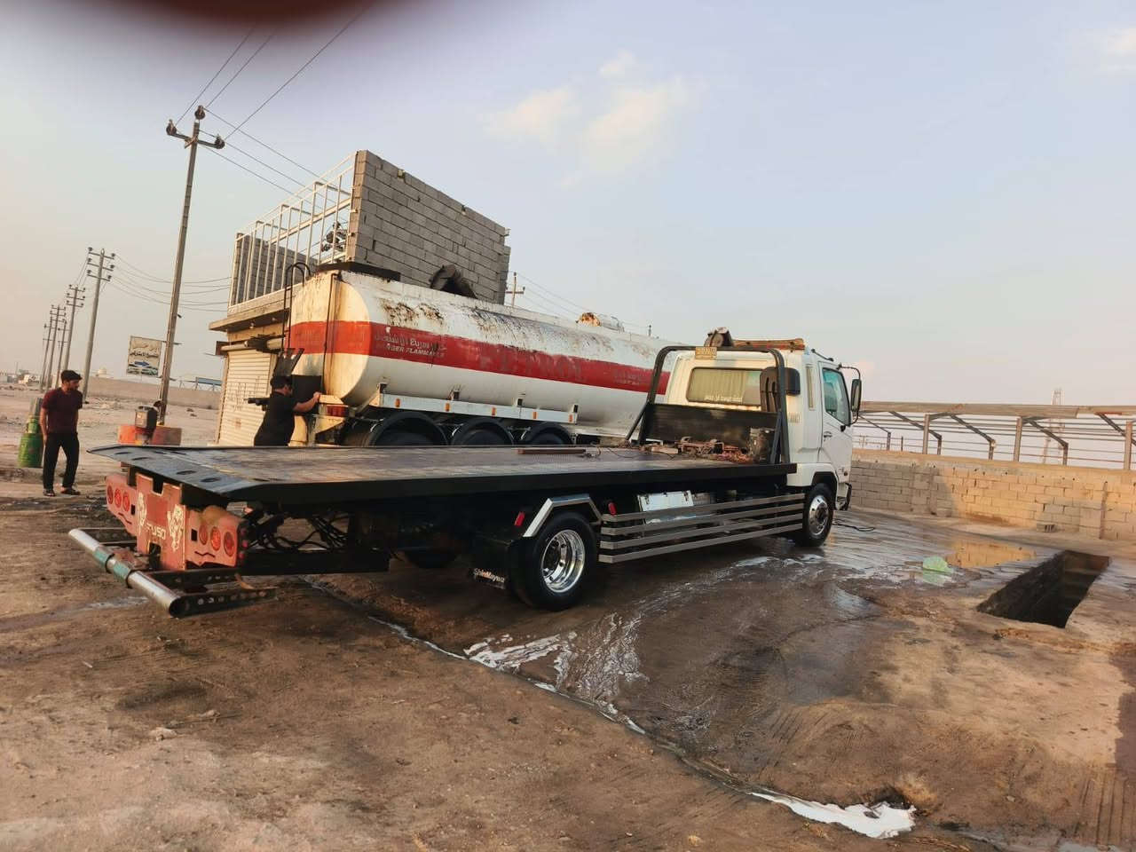 سلام عليكم للبيع فوصه 2001 المكينه 16 برميلي شاصي محسن جبر للاخير السياره مشروع وطني الخاشوكه شغل ابو عقيل البدي امريكي بس الكتاف مبدله سايد بريك هوا 8 برغي اصل تحويل ثاني يوم السعر : 240 وبيهه مجال المكان بصره زبير رقم الهاتف : *********** يوسف السوداني
