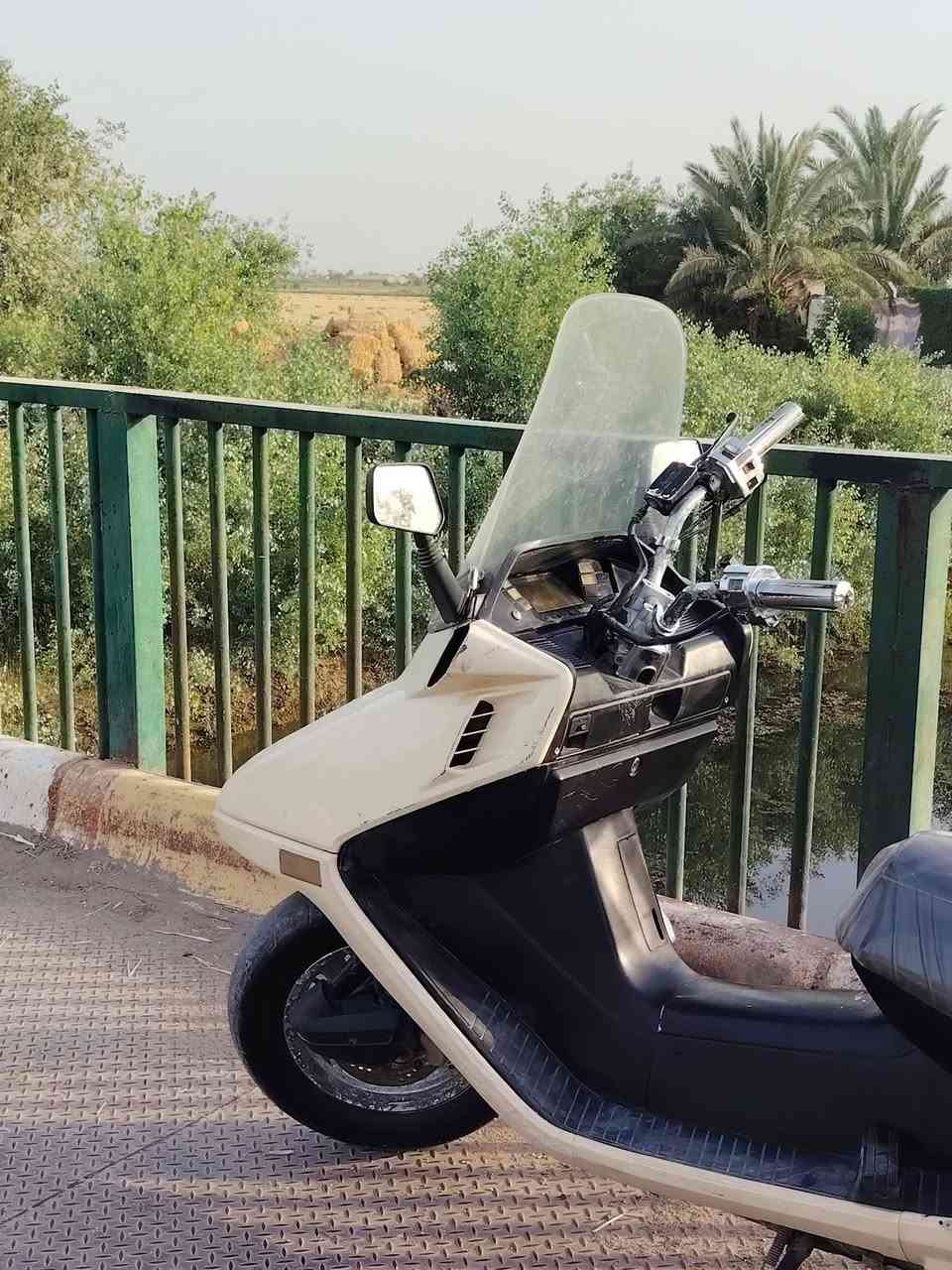 السلام عليكم فيوجن للبيع
مكينه ما مفتوحه مكفوله الدرجه 
صالنصه رياضي بك لايت لد ضوه اكرستال 
مداريه مداريه بانزين محسن و دهن امزويل غني عن التعريف 
دراجه كامله من كهربائية ومكينه شلعه ومعدل يخبلن 
الشراي يراسلني خاص او يتصل على الرقم ويشلع عيوني  ***********  ترهم مراوس حسب القناعه
