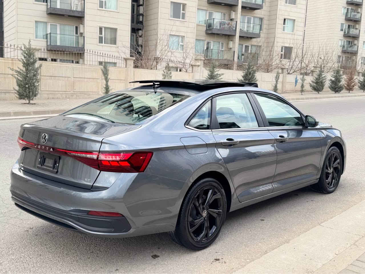 JETTA   SE
جيتا موديل 2025 مواسه فات قه پات به سمه شه غال پانوراما  شكل گوراو شاشه گه وره گيچ ئه لكتروني ناو سپي  كوشن هيته ر ته بريت له مس بريك به سمه ئوتو ستارت ته نها ١٤ هه زار روشتوه كوشن كاره با راداري بيش راداري ئاوينه ته حديد سورعه لايت ليد سه ياره كه ده عامي بو عامي به شه رت كلينه يه ك په له كارتي بچوكي هه يه بي ناو گرتن بي ئرباك شوختو چاليشي نيه سعري 195
*********** السليمانية, العراق
