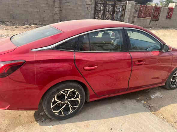 السلام عليكم ام جي موديل 2023 سيارة جديدة بيهة منضومة غاز ماشية 48 بسمي رقم انكليزي مكاني بغداد السعر 105 بيع مستعجل ***********
