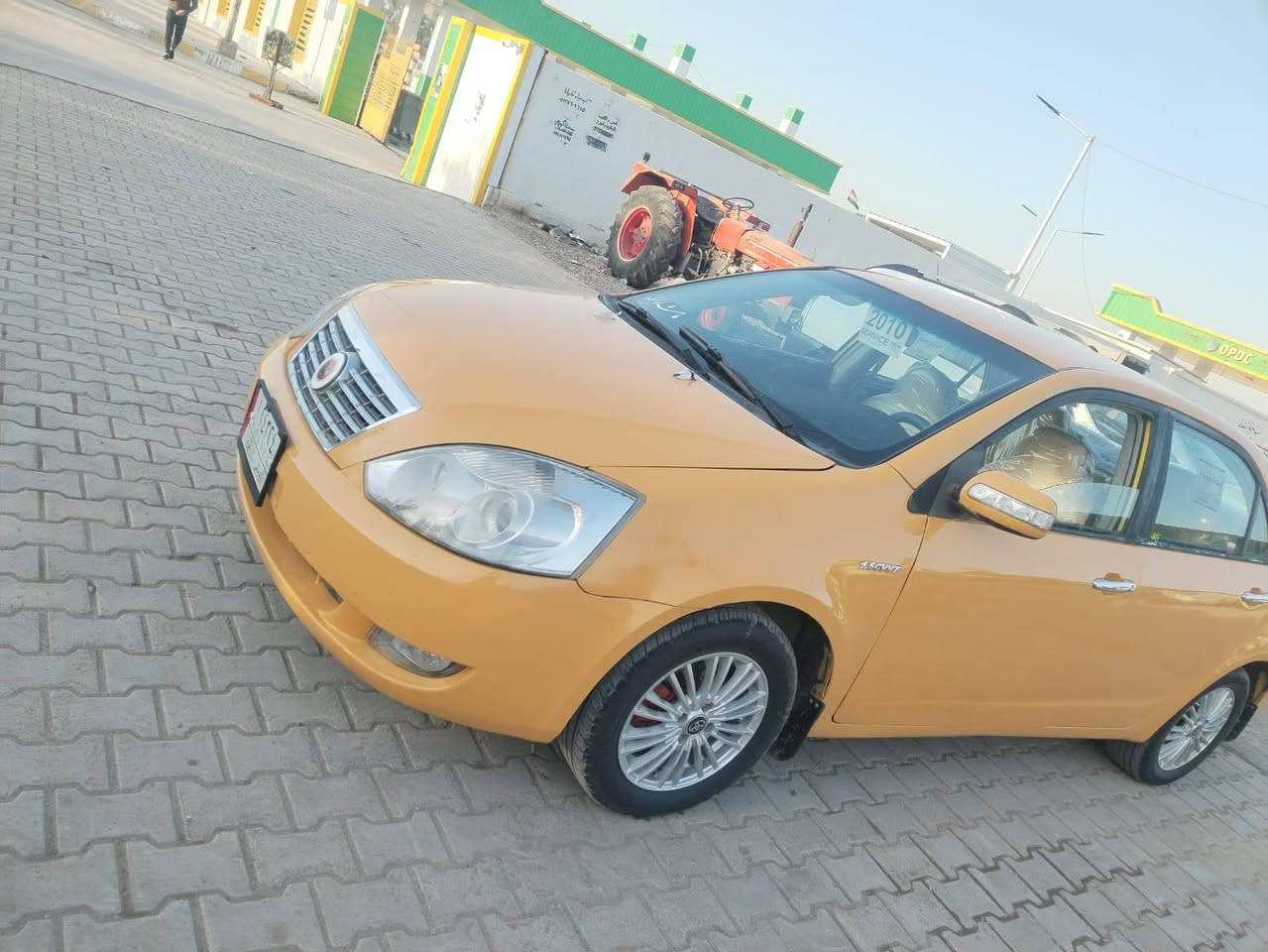 سلام عليكم
جيلي 2010
محرك يارس 
كير عادي
تخم تاير ويل كب
صدر جديد
مكفولة من الضربه و المعجون و الخياس
السعر 38
***********
ناحيه السعديه
