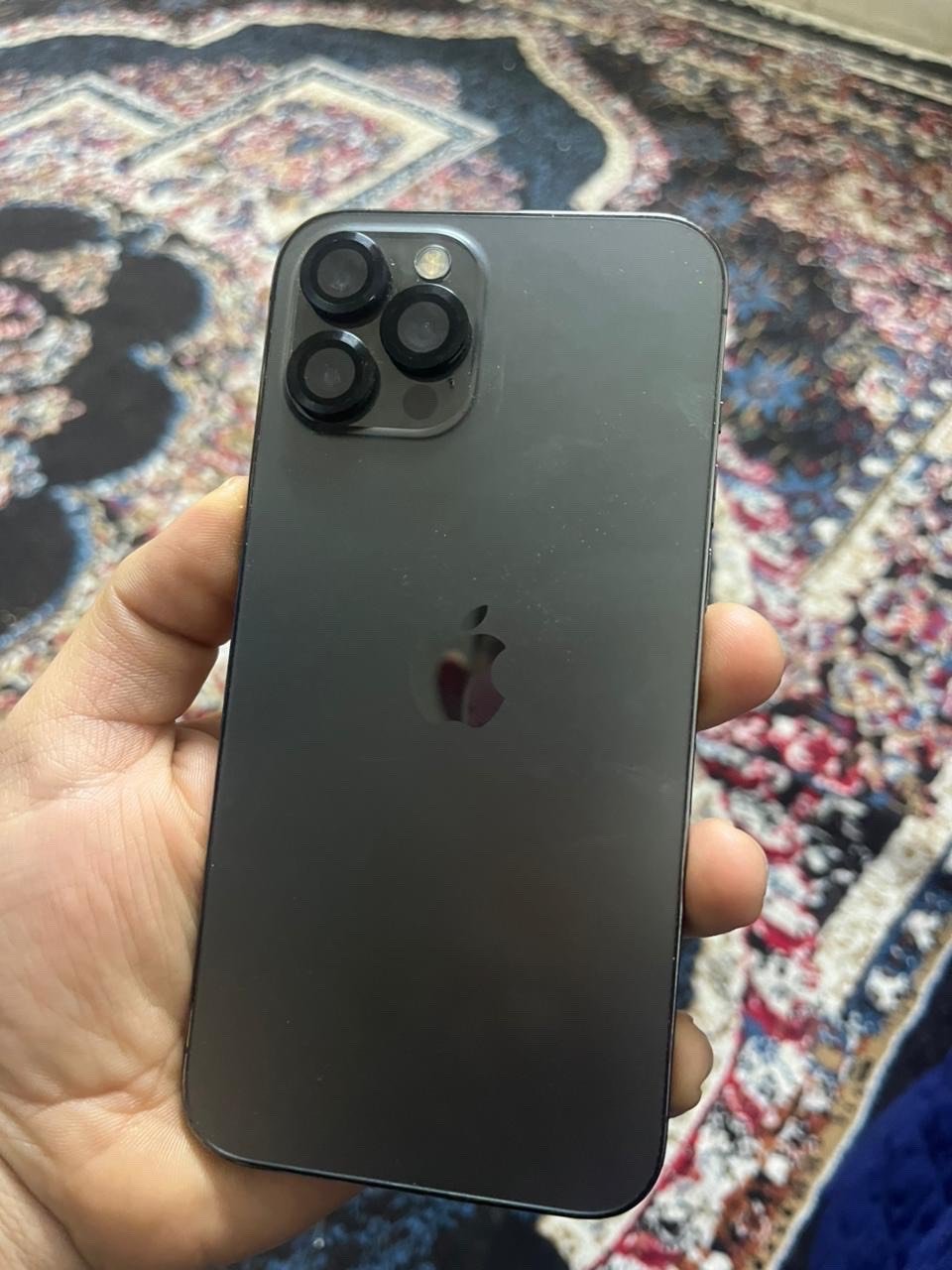 سلام عليكم ايفون 12برو ماكس ذاكره 256 بطاريه 87 شباب الجهاز زلغ مابي نضيف بشكل برغي  ممفتوح بي  ملحقاته موجده كارتونه وكيبل رايده 500 وبي مجال بسيط او مراوس حسب القناعه  مجاي اغني بلسعر بس الجهاز نضيف بشكل 