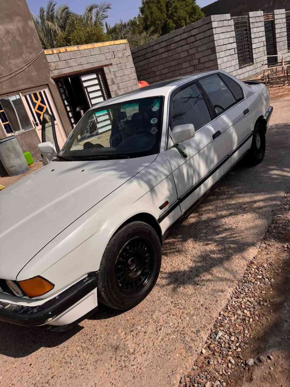 السلام عليكم.      البيع.      بي ام.    730
 رقم بغداد.  
مكينه. بلاد مفتووح.    كير.  اوتوماتيك.     تخم. تاير. 
كشنات. جلد.    تبريد.  بس قاز فقط. 
مكان سياره. بصره.    سعرهه. 32.  
***********
مكلف بل نشر.
