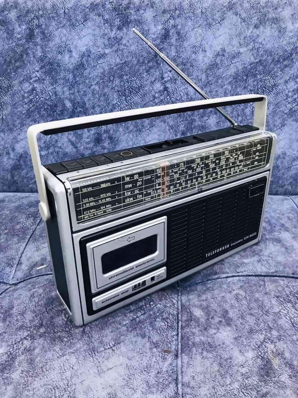 للبيع من شركة تلفونكن
جهاز مسجل راديو صناعة المانيا 🇩🇪
نظافة الجهاز 95 ٪؜ صناعة 1978 
راديو  FM / MW / KW / LW 
وزن ثقيل  وسحب راديو جداً راقي 
كهرباء 220 V + بطاريات عدد 6 وسط
للاستفسار اكثر مراسلة الصفحة 
وات ساب *********** اتصال ☎️
