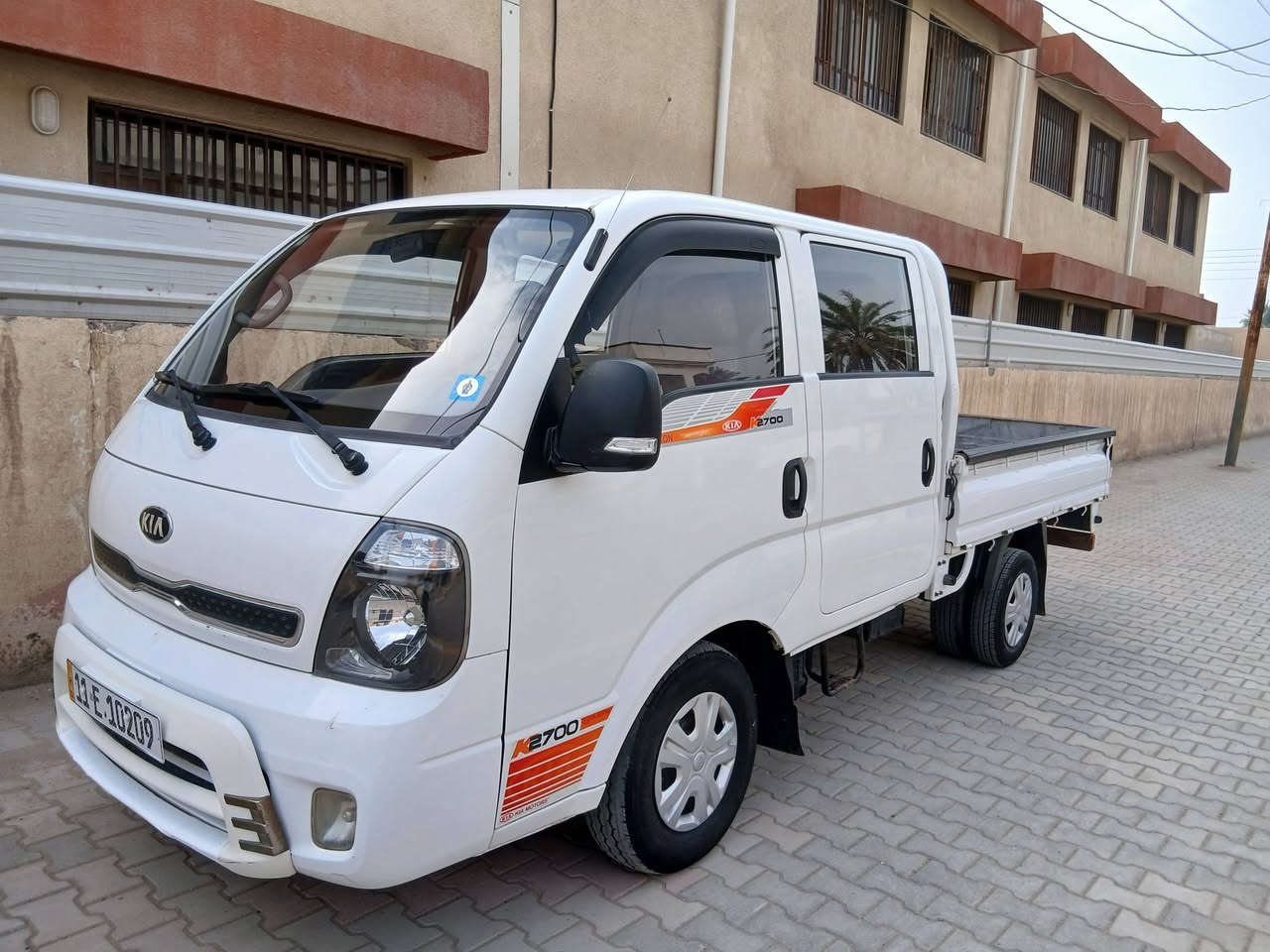 سلام عليكم للبيع كيه عموشه دبل موديل ٢٠١٨ رقم بغداد انكليزي بسمي مكفوله كفاله عامه كير محرك اكسل تخم تاير تبريد كلا جديد سياره جديده برغي مامفتوح بيها العنوان بغداد الطارميه الشراي يتصل الهاتف *********** ك ***********
