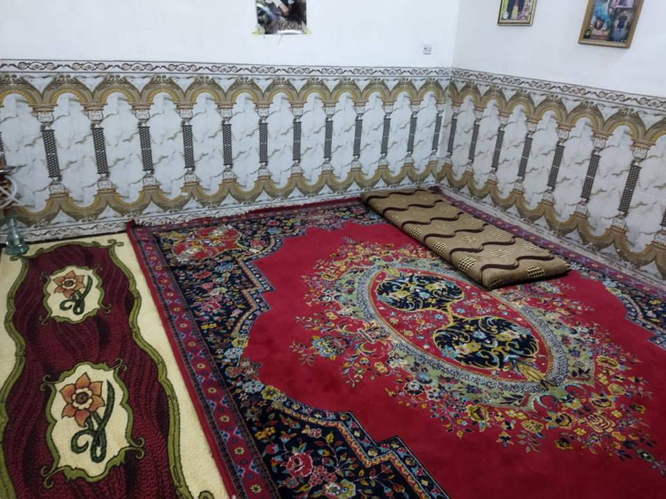 سلام عليكم بيت اللبيع 
المساحه 250  خريطه جديده +غرفتين +صاله +استقبال +مطبخ +گراج سياره قرب المستشفى الجديده حي البيادر   الا ستفسار على هاذا الرقم ***********
