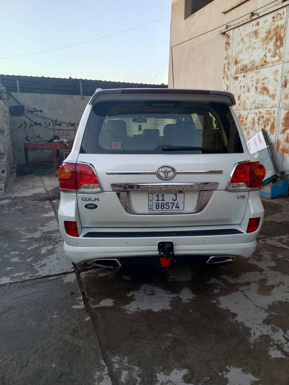 لاندكروز للبيع موديل 12 رقم بغداد انكليزي السياره بسمي تحويل ثاني يوم فول مواصفات  كير محرك صدر مكفولات تبريد ثلج تخم تأير  سياره جاهزة متصرف عليه أي شي العنوان بغداد رقم الهاتف *********** السعر المطلوب 3 شدات وثلاثين ورقه وبيه مجال
