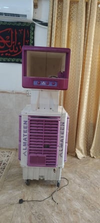 مبرده حجم كبير نضيفه عل فحص بس الي يوزع الهوه مكسور شغاله كاملع ليف 3س...