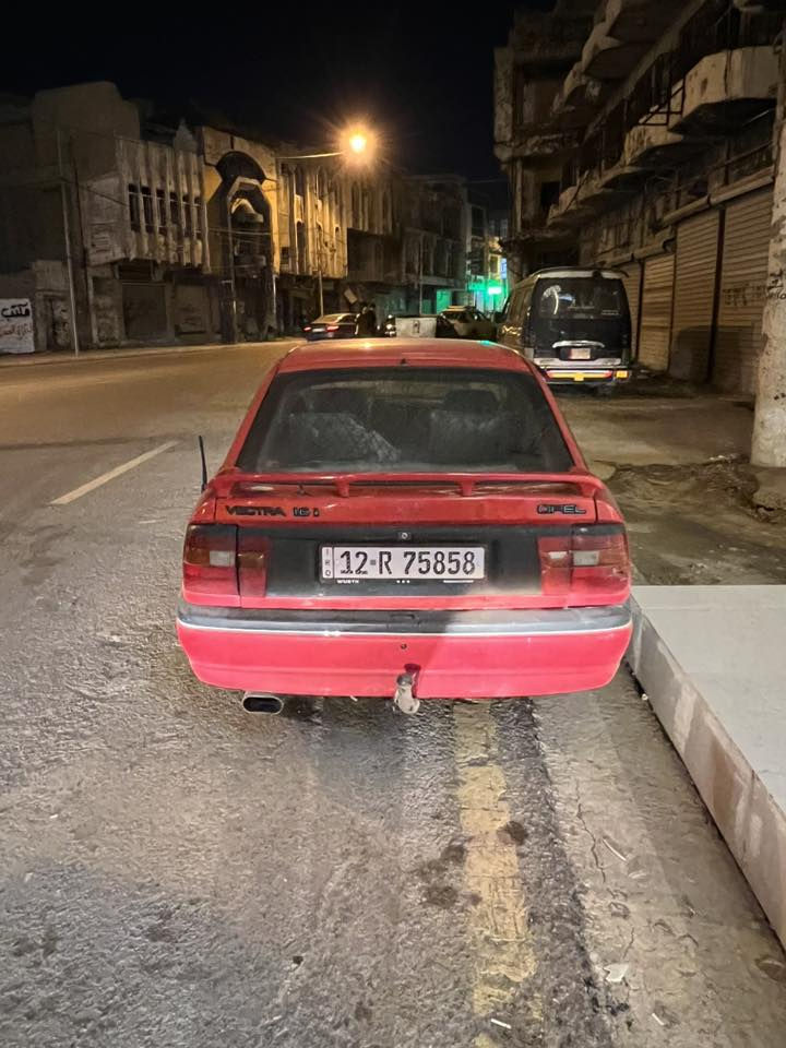 أوبل فكتره موديل 1992 حجم 16 كير عادي. جامات كهرب  طخم جديد باتري جديد كير اومحرك شرط كاربون  بانزين سنويه 2030  شرط الوكاله والتحويل هزه جديده فتحه سقف كهرب  سنتر لوك شاشه كأمره  مضخم صوت واير منيه كلو شغال السعر (36 ) وبيها مجال بسيط الرقم ***********
