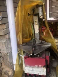 اخوان خالعه البيع  العنوان البلديات سعرها 450 وبيها مجال  07724958911