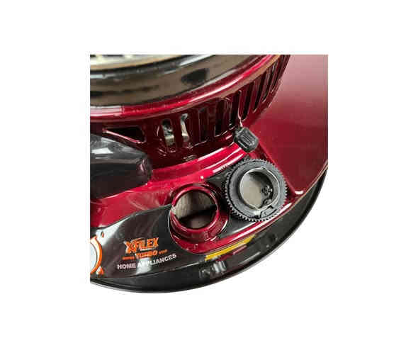 صوبة كيروسين توربو كبيرة XF-4400
الاستخدامات
تدفئة الغرف والمنازل في الأجواء الباردة بكفاءة عالية.
مناسبة للاستخدام داخل المكاتب والمحلات.
مثالية للرحلات والتخييم بفضل مقبض الحمل العلوي.
يمكن استخدامها لتسخين الماء أو الطبخ الخفيف عند وضع إناء على السطح العلوي.
المميزات
قدرة تدفئة قوية بنظام Super Turbo يوزّع الحرارة بسرعة في كامل المكان.
خزان وقود كبير سعة 6 لترات يمنح وقت تشغيل طويل دون الحاجة للتعبئة المتكررة.
مؤشر قياس وقود واضح لسهولة معرفة مستوى البنزين (كيروسين).
شبك حماية كامل حول الشعلة لزيادة الأمان ومنع ملامسة الحرارة.
سويتش أمان يفصل التشغيل تلقائيًا عند الاهتزاز أو السقوط.
فتحة تعبئة واسعة لسهولة تعبئة الوقود بدون انسكاب.
تصميم قوي ومتين بلون خمري معدني مقاوم للحرارة والاستخدام اليومي.
نظام إشعال يدوي سهل وسريع.
فتحات تهوية سفلية لتحسين احتراق الوقود وزيادة كفاءة الحرارة.
المواد:
الهيكل معدني بالكامل، مع خزان وقود معدني مقاوم للصدأ، وزجاج مقاوم للحرارة في منطقة الشعلة.
محتويات الصندوق
صوبة كيروسين توربو XF-4400
فتّاحة/سيفون تعبئة الوقود (مضخة يدوية لتعبئة الكيروسين بسهولة)
دليل الاستخدام
قدّاحة إشعال
فتيلة صوبة احتياطية عالية الجودة
إضافات السلامة (حسب التغليف)
الملاحظات
تعمل فقط على كيروسين نظيف لضمان أداء أفضل وعمر أطول.
يجب تشغيلها في مكان جيّد التهوية.
يُمنع تعبئة الوقود أثناء تشغيل الصوبة.
يُفضّل إبعادها عن الأطفال والأثاث القابل للاشتعال.
قياس الكارتون: طول 42 × عرض 42 × ارتفاع 60 سم
*********** سميل, دهوك
