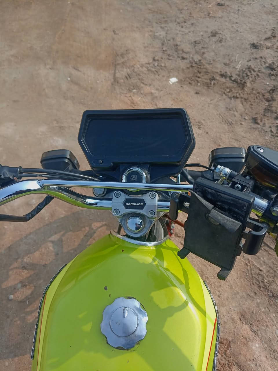 دراجه للبيع موديل 24 اوراق كامله دراجه سيفان محرك ما مفتوح نقره سلف بصمه كلها شغالهه دراجه مال جناي حلوه مكان ديوانيه دغاره السعر 700 وبيها مجال بسيط كلش رقم الهاتف ***********
