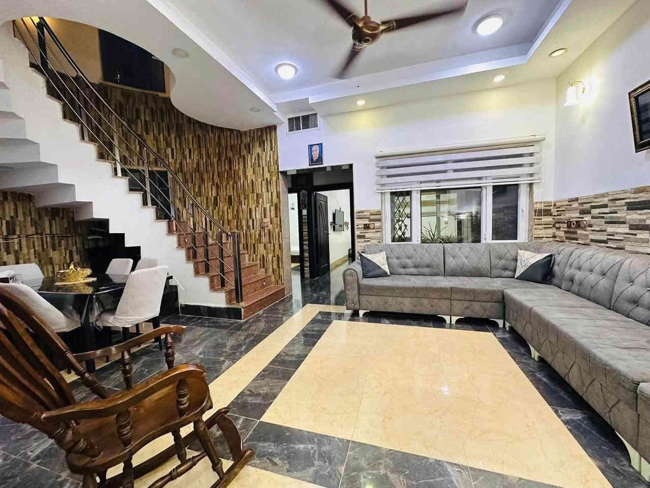 🏠دار للبيع للبيع

📍الموقع حي الحدباء فئة أ 

المساحة 200 م 

الواجه 10 ❌20

↕️مكون من طابقين 

♦️الطابق الاول 

استقبال ومطبخ حار وبارد وهول وغرفتين نوم سويت صحيات

♦️الطابق الثاني 

هول وثلاثة غرف نوم سويت وصحيات وسطوح ناصي وسطوح عالي 

⬇️⬇️⬇️⬇️للاستفسار اتصل على الارقام ⬇️⬇️⬇️⬇️

👤فيس بوك #مكتب دلتا لتجارة العقارات 

☎️ كورك ***********

☎️ اسيا  ‭***********

📍باقي التفاصيل زورو مكتب دلتا لتجارة العقارات 

♦️سايدين الصديق  مقابل سنتر بغداد عمارة قاعة الخاتون للأعراس

⬇️ باقي العروض ومعرفة السعر 

داخل صفحة #مكتب_دلتا_لتجارة_العقارات موصل, نينوى
