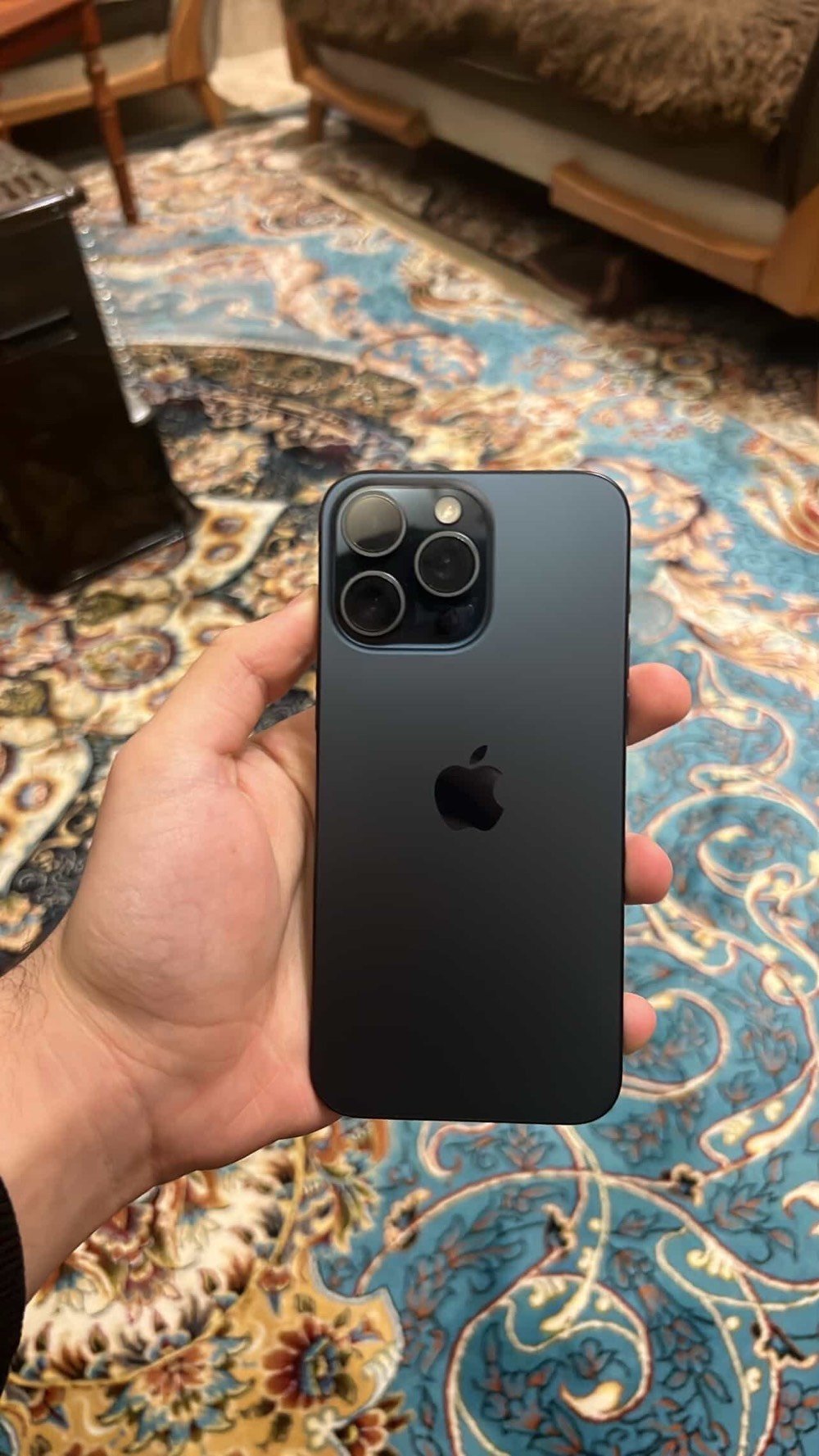 IPHONE 15 Pro Max 
256 
Za/a دبل سيم كارت 
بطاريته 88 بلاديه 🔋
كامل ملحقات ويا كارتونه الاصليه والواير الاصلي 
الجهاز مكفول شاشه وبطاريه وشاصي شخط ما بي .. 🔴 فقط مبدل ظهر اصلي وكالة وكلشي ما ماثر على الاستخدام طبيعي والجهاز يخبل ونظيف ومابي اي اشكال 

🟥السعر 860 وبي مجال حك الجيه .. اوجبه ويدلل
الرقم ***********
مكاني كربلاء المقدسه