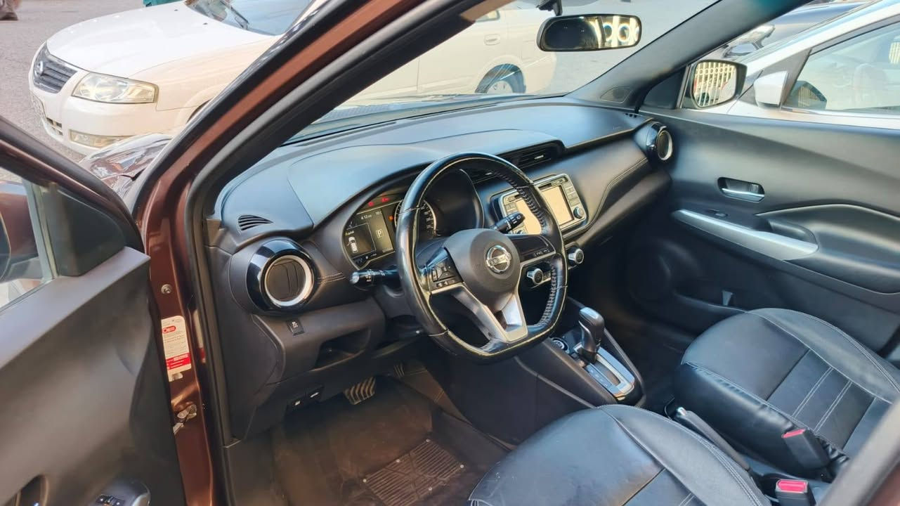 4 كاميرات
خليجي
جلد 
ماشيه 53 الف كيلو
حساسات خلفيه 
قطعه واحده جاملغ امامي
بصمه 
حساس خلفي 
سنويه 
هزه جديد
الموقع اربيل 
***********
